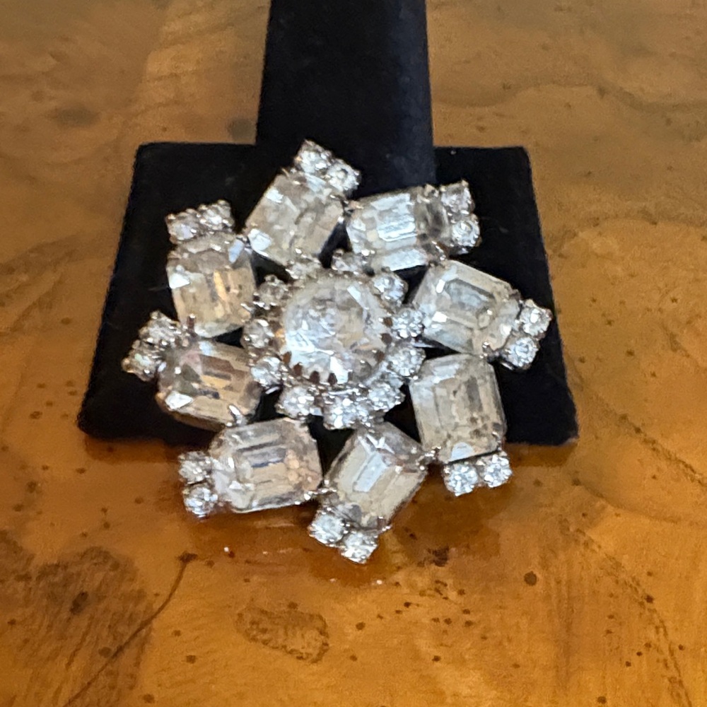 Vintage Elegant Silver Crystal Brooch